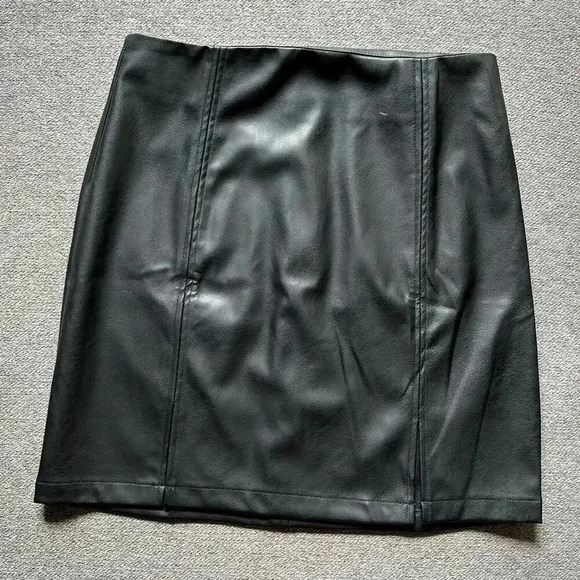 Mangopop Faux Fur Split Front Skirt Small - Picture 4 of 7